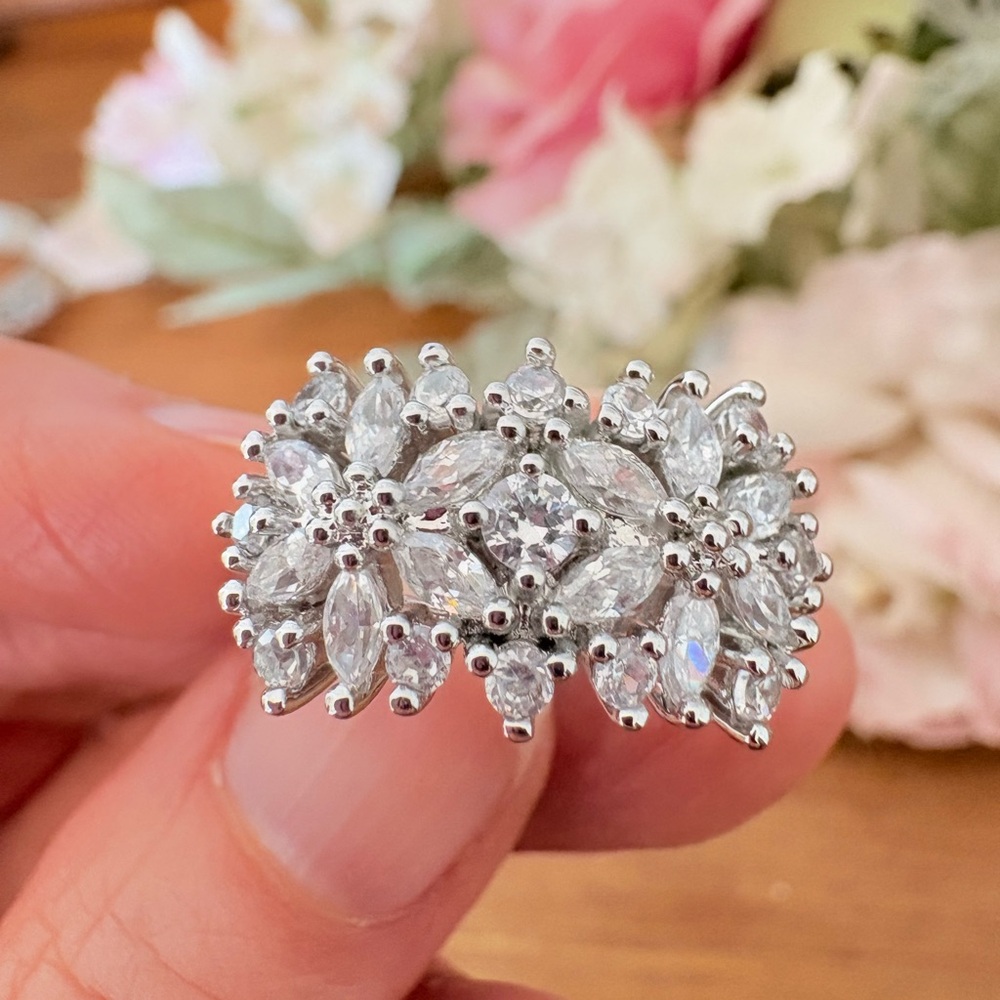 Vintage Avon Crystal Floral Cluster Ring Statement Silver Tone NIB 2008 Sz 8 225